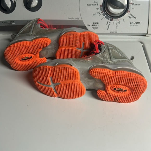 Used lebrons size 6.5 y, still in great  shape. - Picture 5 of 6